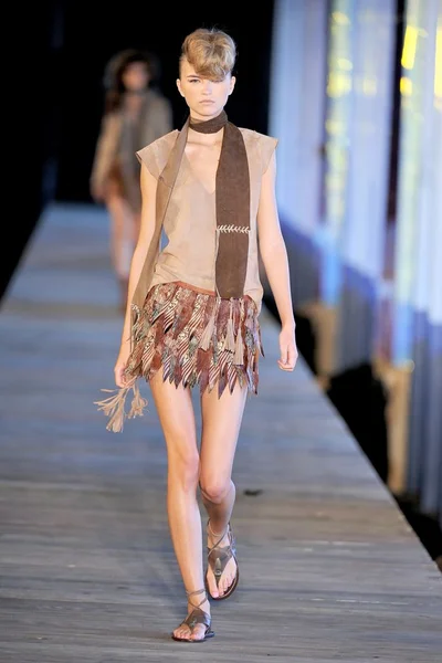 Look 2